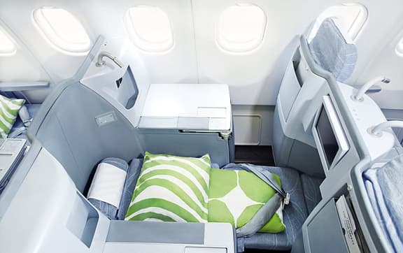 Finnair + Qatar, Malaysia Airlines, Cathay Pacific, BA and Qantas Business Class to Europe thumbnail 2