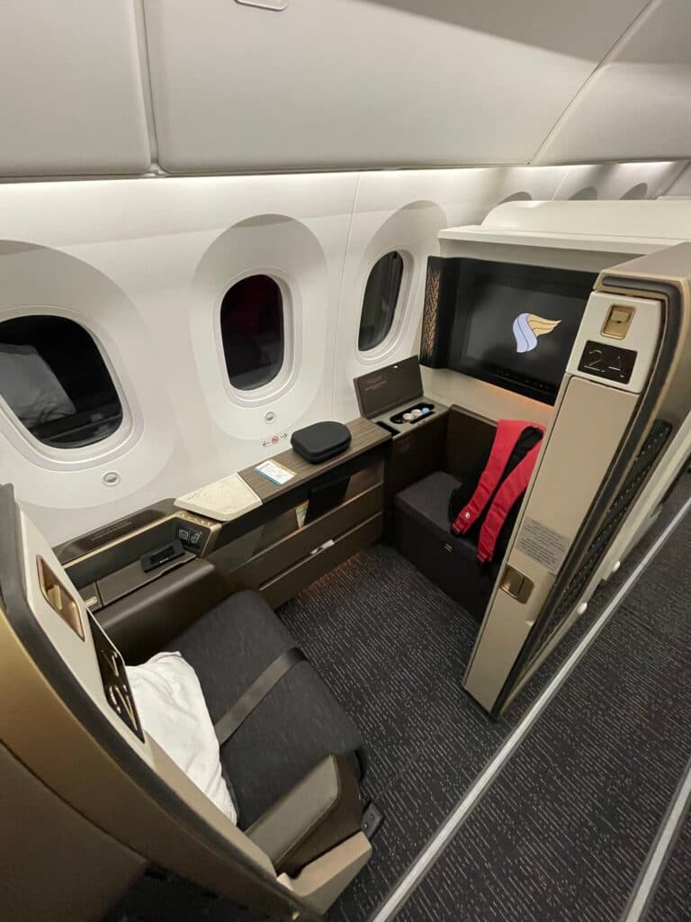 Oman Airways + Qantas/Thai/Malaysia to London – Mixed Business/Business Suite - Image 1