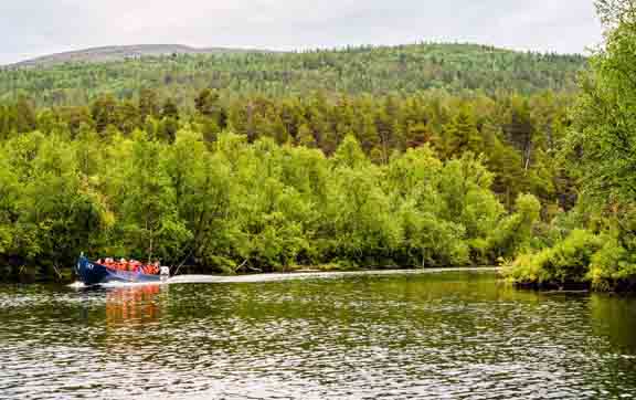cruise-on-lemmenjoki-river-and-visit-at-sami-museum