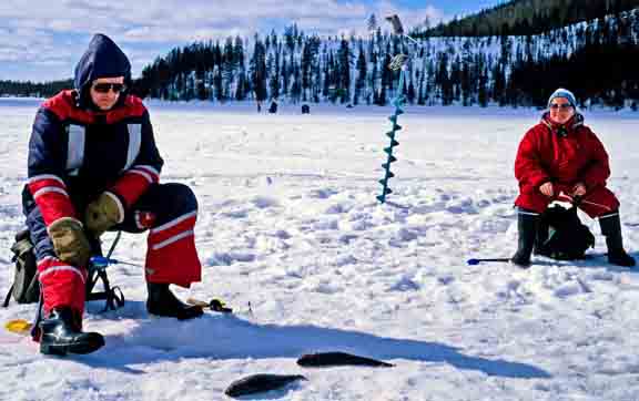 ice-fishing-on-lake-inarinjarvi