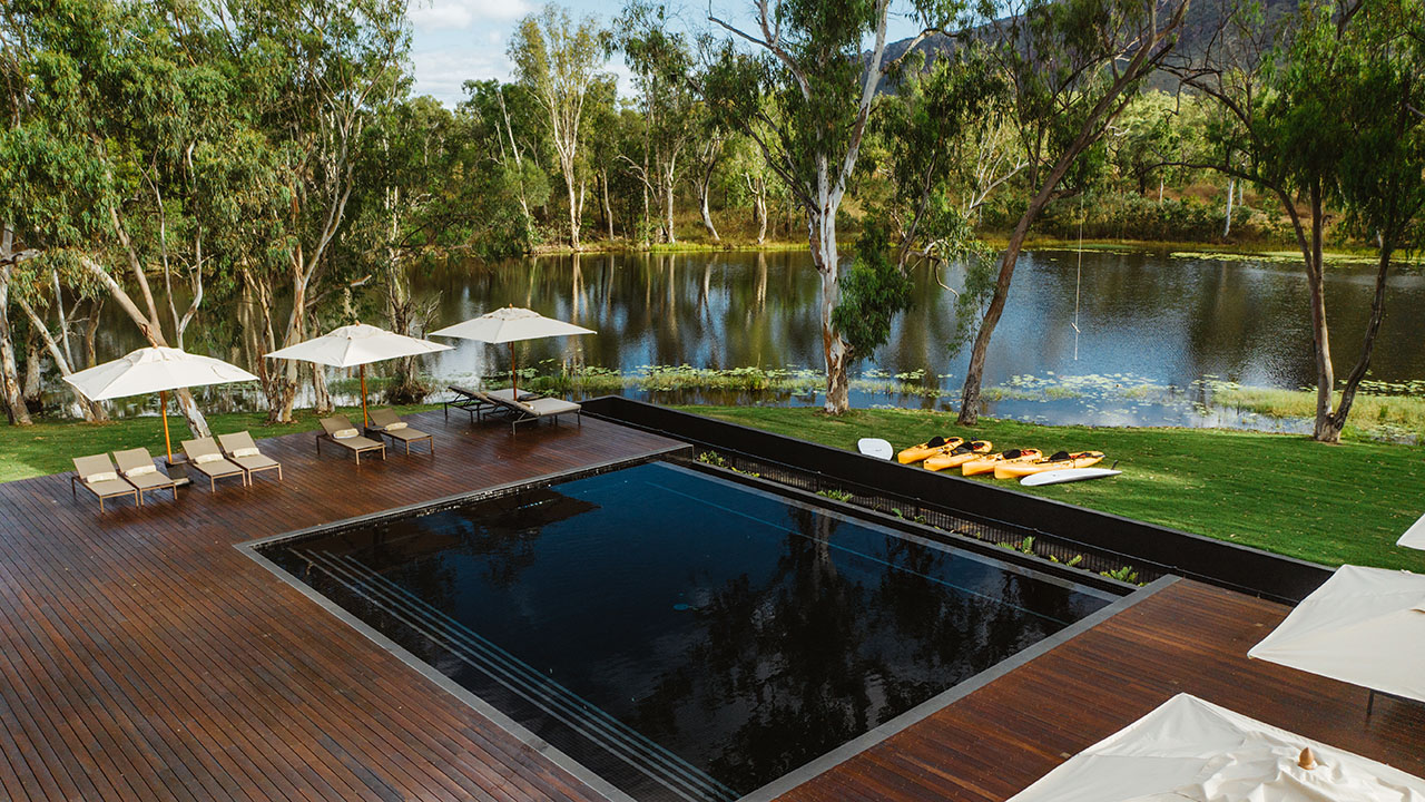 Mt-Mulligan-Lodge_North-Queensland_infinity-pool_Wilson Archer Photographer