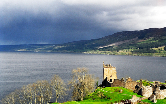 urquhart-castle-loch-ness-credit-sam-fentress