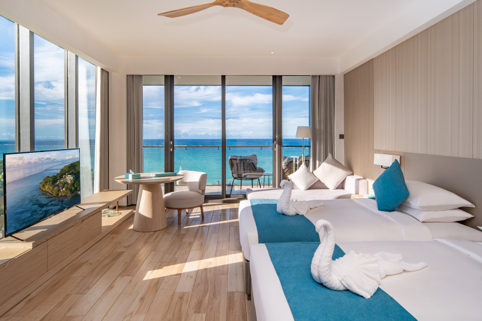 deluxe ocean corner suite, Sunrise Villas Palau